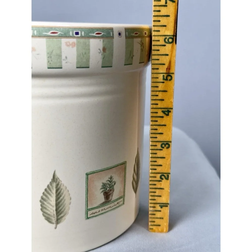 Pfaltzgraff Naturewood Spearmint‎ Small Canister Sealed Lid Clean Repaired Chip